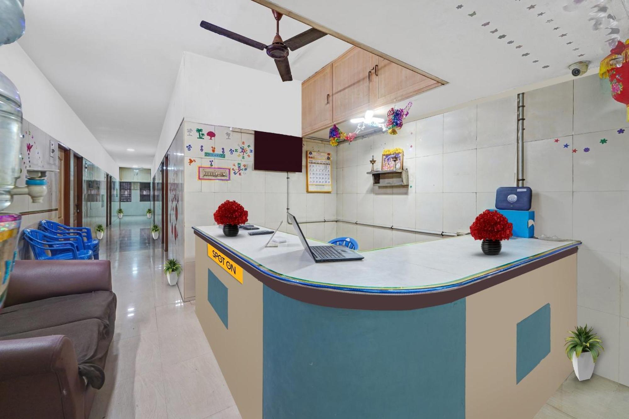Spot On New Golden Star Guest House Near Thirumangalam Metro Station Τσενάι Εξωτερικό φωτογραφία